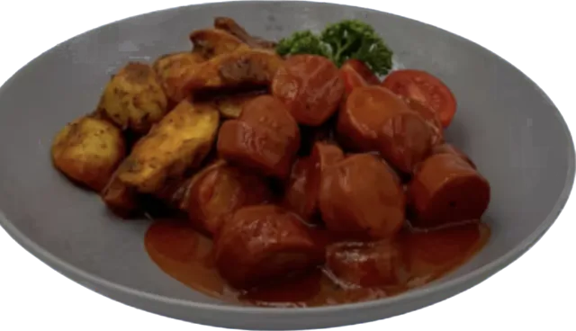 Rindscurrywurst mit Kartoffelecken