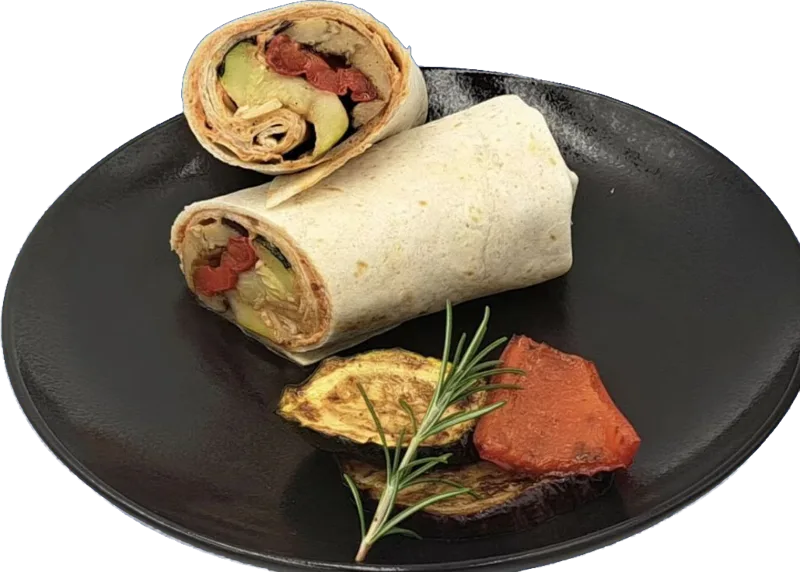 Wrap mit Grillgemüse auf dunklem Teller