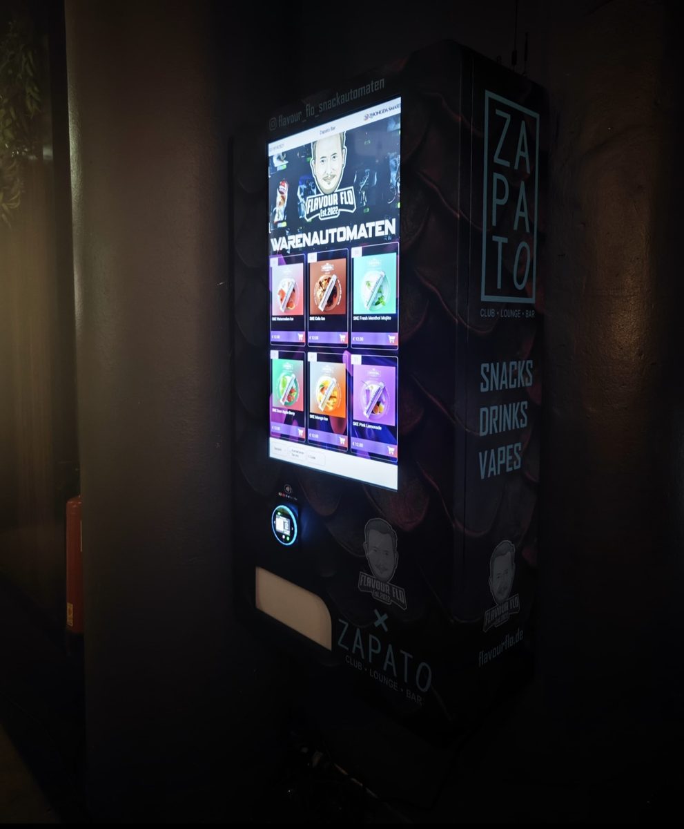 Wandautomat für Snacks, Drinks und Vapes mit gemeinsamem Branding von FlavourFlo und der Zapato Bar